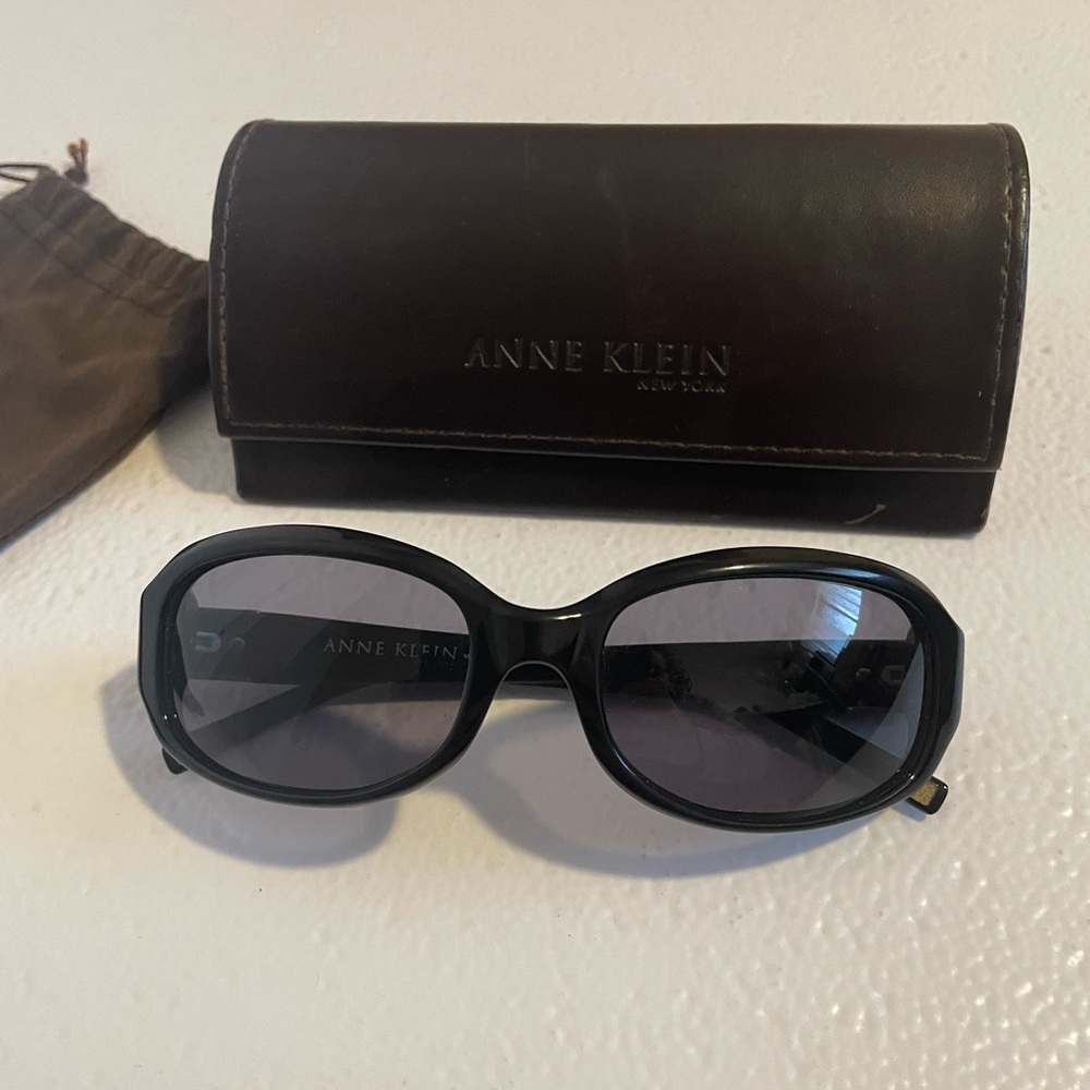Anne Klein Black Sunglasses Y2K- early 2000’s